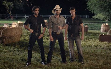 5 Reasons To Watch 'Tierra De Reyes' Episode 1 Premiere On Telemundo Tonight!