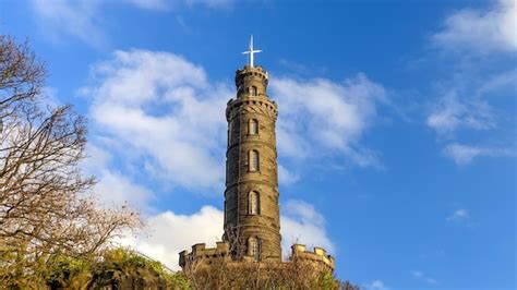 Premium Photo | View of old town Edinburgh