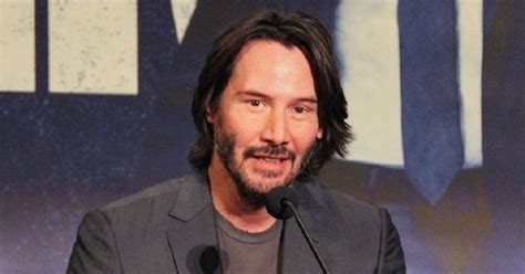 Keanu Reeves Biography - Childhood, Life Achievements & Timeline