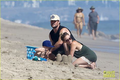 Hilary Duff & Mike Comrie: Malibu Beach with Luca!: Photo 2943523 ...