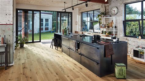 Industrial kitchen - the matching flooring for the big trend