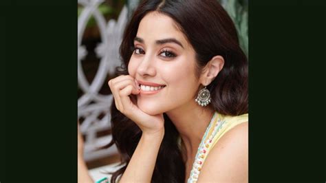 On Teachers' Day 2022 Janhvi Kapoor Reminisces How Her and Khushi Would ...