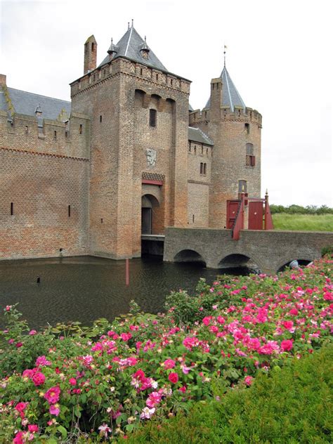 Explore Holland: Muiderslot castle