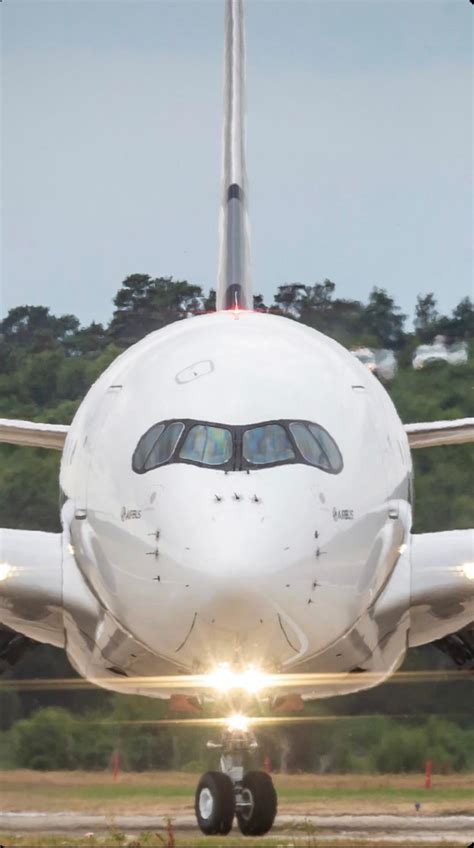 Photo from the front of the A350-1000 : r/aviation