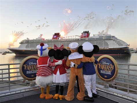 Guest Review: Ten Tips for Disney Cruise Dining with a Toddler | the disney food blog