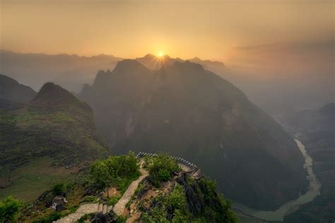 Mã Pí Lèng Pass Overlook | Vietnam Photo Spot - PIXEO