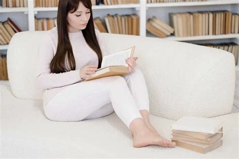 The Best Empowering Books for Women (16 Top Picks) - Mello Woman