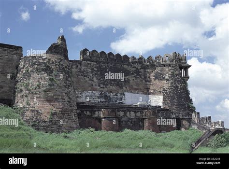 Fort in Janpur Stock Photo - Alamy