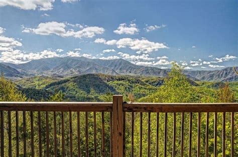 4 Perks of Vacationing at Cabins with Mountain Views in Pigeon Forge