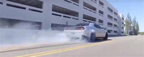 2018 Dodge Demon Does a Random Burnout, Fights Its Sticky Tires - autoevolution