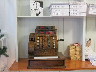 Old-fashioned cash register | Ruth Hartnup | Flickr