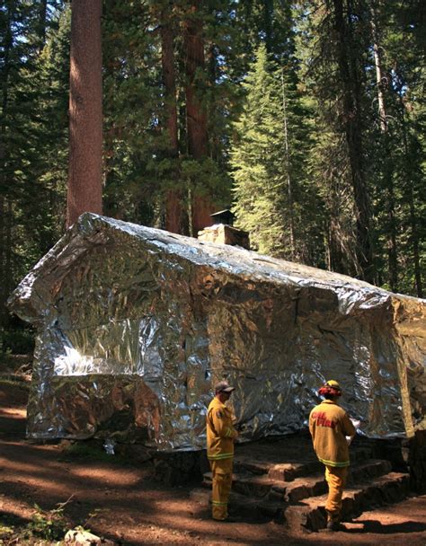 Wildfire threatens Yosemite National Park