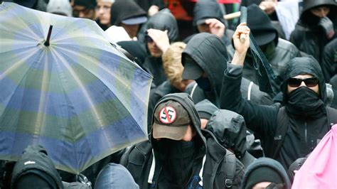 Police hurt in clashes outside far-right AfD convention in Cologne ...