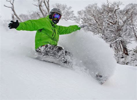 Guide to Niseko snowboarding holidays in Japan