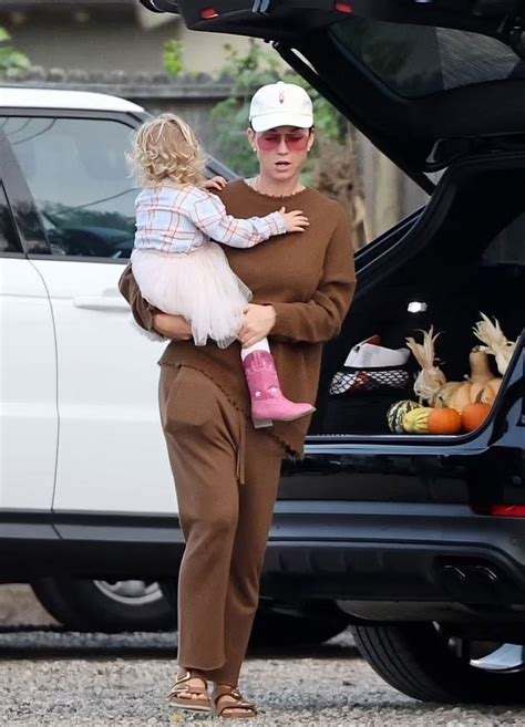 Katy Perry gets ready for fall season with daughter Daisy: Photos