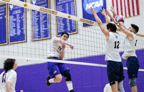 Men’s volleyball holds 1-5 record in conference play following doubleheader