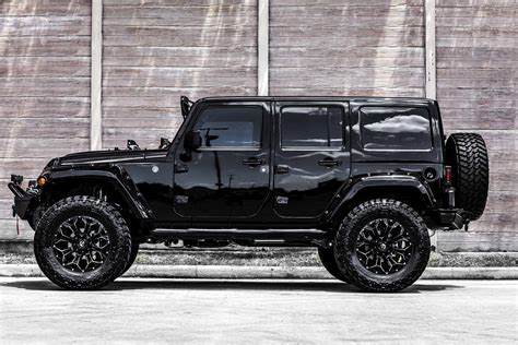 Total 45+ imagen jeep wrangler black edition - Abzlocal.mx