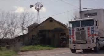 IMCDb.org: White-Freightliner WFT-6364T in "The Sure Thing, 1985"