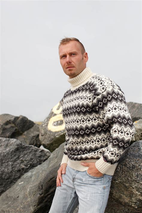 Authentic Icelandic sweater of pure wool with polo neck - Norwool