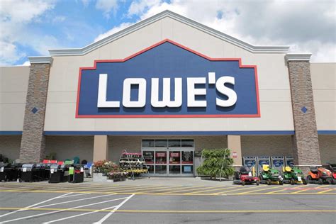 Lowe's to close 20 stores in U.S., none in Iowa