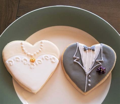 How to decorate Bride and Groom Wedding Cookies - Renee Romeo