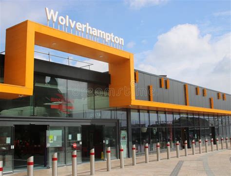 New Entrance, Wolverhampton Railway Station Editorial Photo - Image of ...