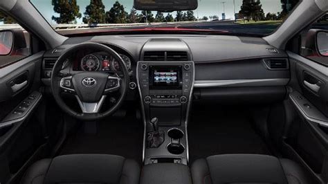 2015 Toyota Camry Hybrid SE Review