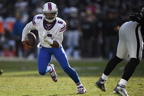 Bills coach backs Taylor as starter