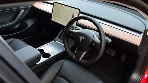 Tesla Model 3 interior, dashboard & comfort | DrivingElectric