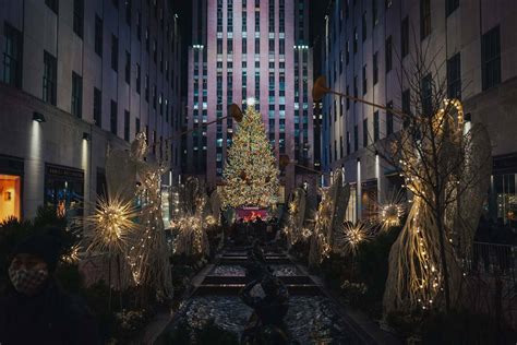 Best Christmas Lights in NYC (DIY NYC Christmas Lights Tour) - Your ...