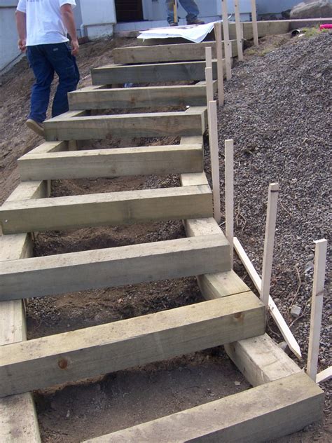 The 2 Minute Gardener: Photo - Landscape Timber Stairs