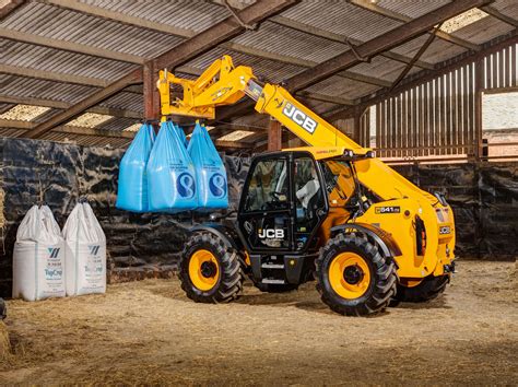 The JCB 541-70 Agri is a hugely efficient EcoMAX-powered Loadall. #lease #own #checkitout | Trator