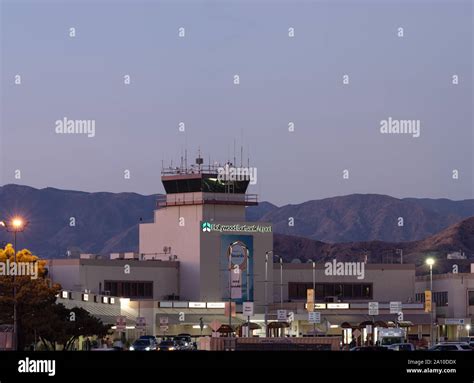 Burbank airport hi-res stock photography and images - Alamy