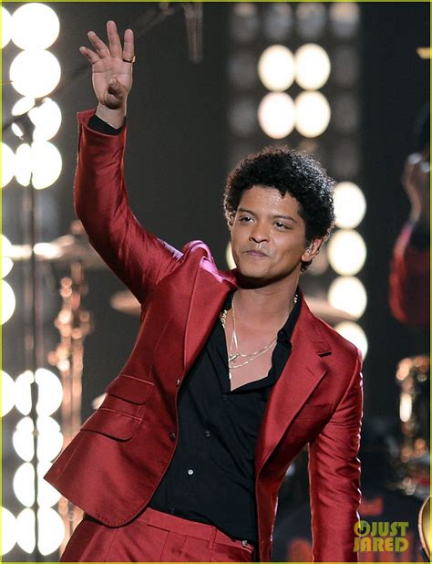 Bruno Mars - Billboard Music Awards 2013 Performance (Video): Photo ...