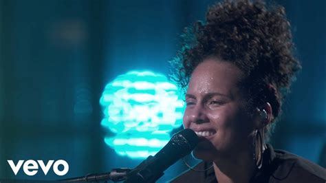 Alicia Keys - Fallin' (Live from Apple Music Festival, London, 2016) Chords - Chordify