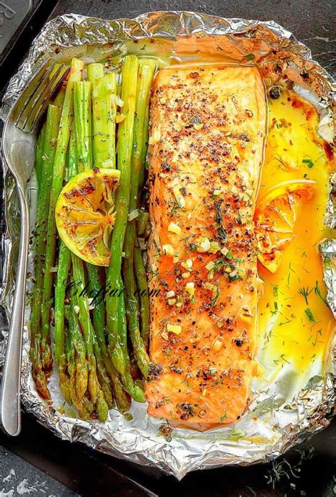 Baked Salmon and Asparagus in foil - Chefjar