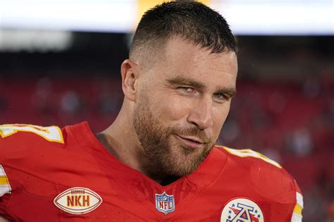 Travis Kelce repeats as the top tight end in the AP’s NFL Top 5 ...