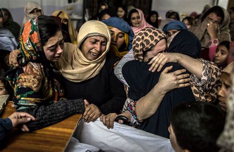 Taliban Besiege Pakistan School, Leaving 145 Dead - The New York Times