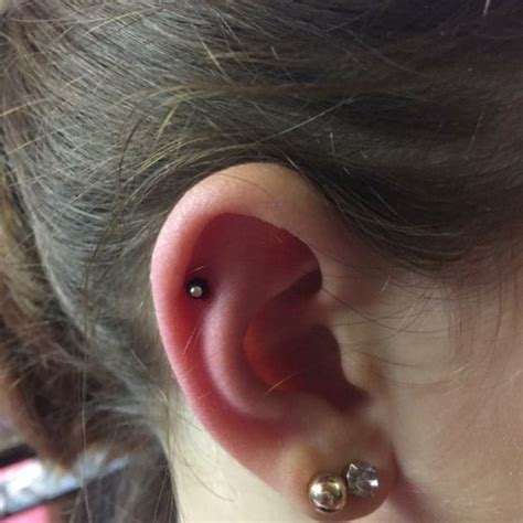 Cartilage Piercing [50 Ideas]: Pain Level, Healing Time, Cost, Experience - Piercee