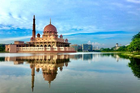 Putra Mosque - The Most Sacred Mosque in Malaysia - Shore Excursions Asia