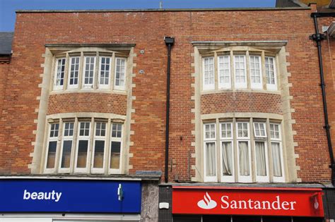 Boots Dispensing Chemist (626-628), Santander Bank (630), … | Flickr