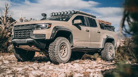 Peak Suspension 2021 Chevrolet Colorado ZR2 Off-Road Rig Rocks 35” Tires - autoevolution