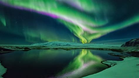 How & Where to See The Northern Lights in Iceland