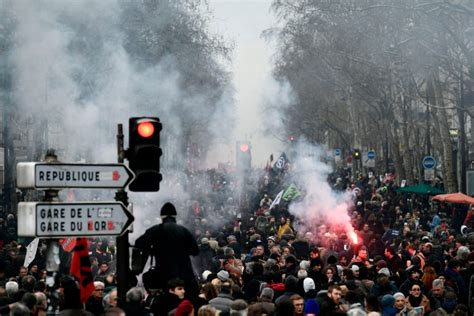 Dramatic pictures from violent anti-Macron protests in Paris | Metro News