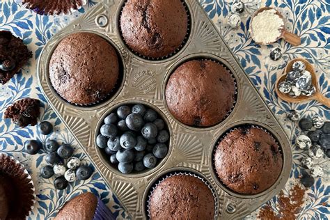 CHOCOLATE BLUEBERRY MUFFINS | Healthy Foodie Girl