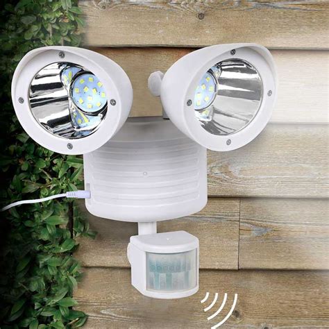 LED Solar Twin Head Outdoor Security Floodlight, 3 Watts, With Light Sensor, Solar Charger ...