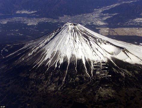 Kris Boorman's photograph of Mount Fuji's shadow shows 15 miles of ...