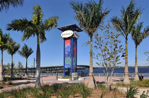 Bradenton Riverwalk Opens by the Manatee River