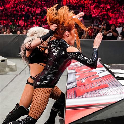 WWE Women ⭕, Becky Lynch(c) vs Liv Morgan for the Raw Women's...