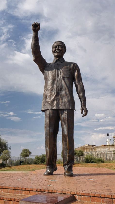 Statue of Nelson Mandela, Naval Hill - Megaconstrucciones.net English ...